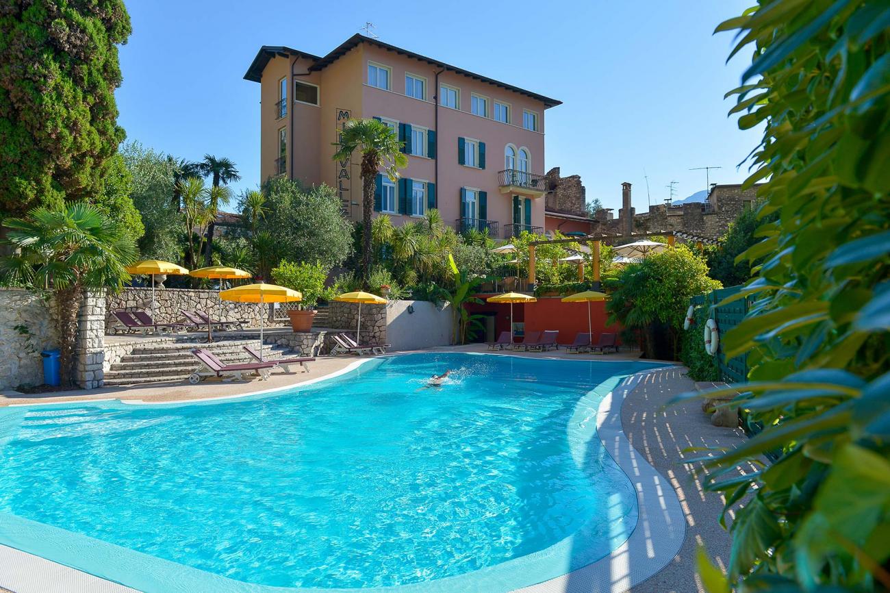 Hotel con piscina a Riva del Garda